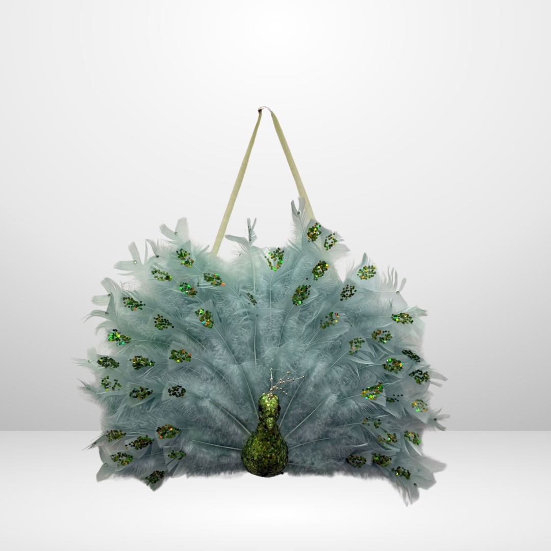 مجسم طاووس مزين بالريش - قطعة ديكور معلقة