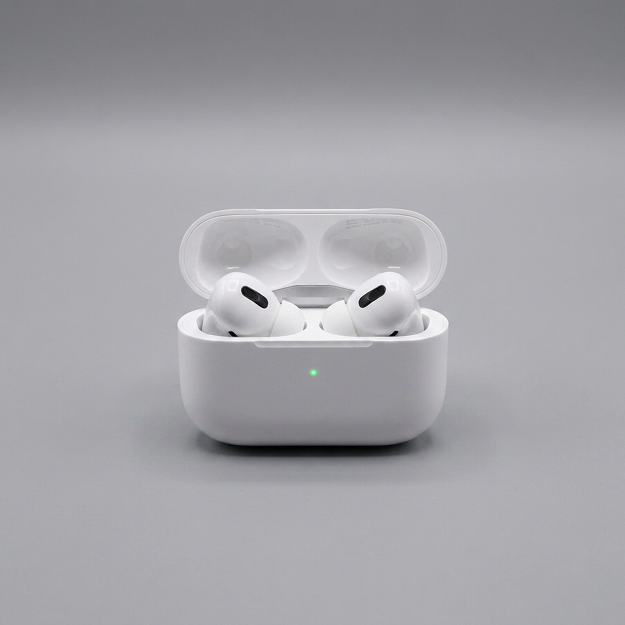 • سماعة AirPods - الصورة 2